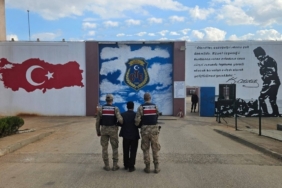 Hırsızlık suçundan 17 yıl cezayla aranan şahsı jandarma yakaladı