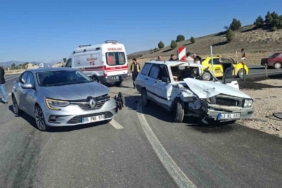 Hisarcık’ta iki otomobil çarpıştı, 1 yaralı
