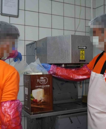 Hükümlüler hem meslek ediniyor hem üreterek ekonomiye katkı sağlıyor: Ayda 300 ton süt işleniyor