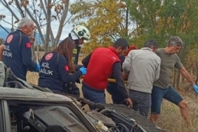 Hurdaya dönen araçtan yaralı kurtuldu