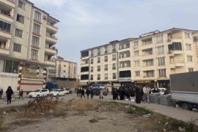 Husumetli iki aile sokak ortasında birbirine girdi: Silah sesleri mahalleyi ayağa kaldırdı