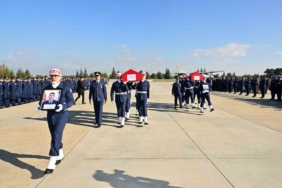 İki hava şehidi uçakla Eskişehir’e getirildi