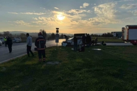 İki otomobil çarpıştı, ortalık savaş alanına döndü: 6 yaralı