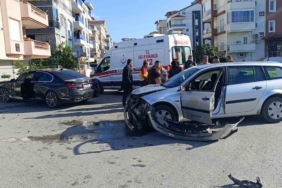 İl Sağlık Müdürlüğü aracı kaza yaptı: 2 sağlık çalışanı yaralandı