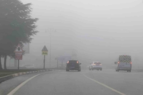 İnegöl’de etkili sis, görüş mesafesini 10 metreye düşürdü