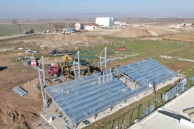 İnönü Spor Kompleksine çelik tribün yerleştiriliyor