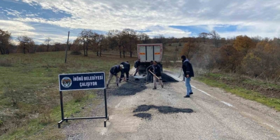 İnönü’de asfalt onarım çalışmaları son sürat devam ediyor