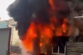 İnşaat alanındaki işçi konteyneri alev alev yandı