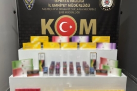 Isparta’da bir evde yapılan aramada çok sayıda kaçak sigara ve elektronik sigara ele geçirildi