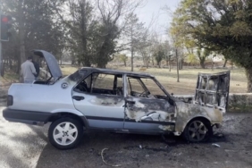 İşten çıkıp eve giderken otomobili yandı