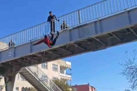 İtfaiyenin kurduğu havalı atlama minderi, hayatta tuttu