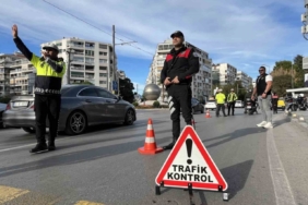 İzmir Konak’ta 30 farklı noktada dar alan uygulaması: 258 araca ceza kesildi