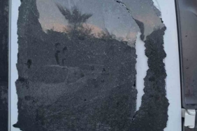 İzmir’de polis aracına saldırıp camı kırdılar