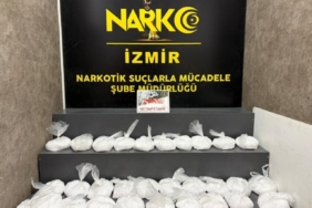 İzmir’de zehir tacirlerine çifte darbe