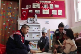 Jandarmadan çocuklara destek