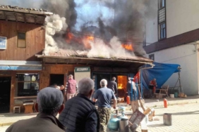 Kalaycı dükkanındaki yangını söndürmek için seferber oldular