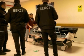 Kaldırımda durup tartıştığı kişiye ateş açtı