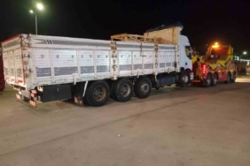 Kamyon çekiciye arkadan çarptı, 1 ölü