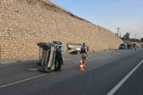 Kamyonet hafif ticari araca arkadan çarptı: 4 kişi yaralandı