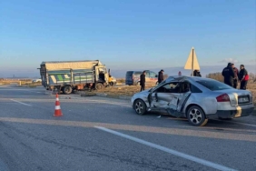 Kamyonet ile otomobil çarpıştı 6 kisi yaralandı