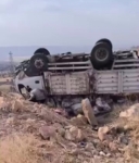 Kamyonet takla atarak ters döndü: 5 Yaralı