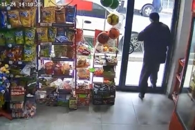 Kapıyı fark etmedi, kafasıyla camı kırdı