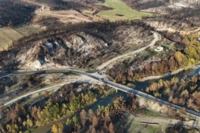 Karabük’te yanan ağaçlarla sonbahar renkleri aynı kadrajda görüntülendi