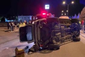 Karaman’da çarpışan iki araçtan biri devrildi: 2 yaralı