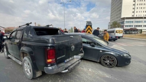 Karaman’da pikap kamyonetle otomobil çarpıştı: 1 yaralı