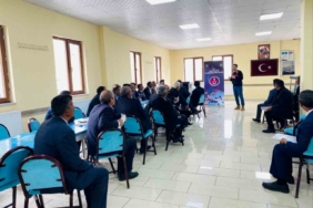 Kars’ta jandarmadan siber farkındalık eğitimi