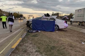 Kavşağa aşırı hızla giren tır otomobile çarptı: 1 ölü