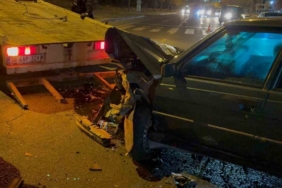 Kavşakta otomobile çarptı, karşı yola geçti: 2 yaralı