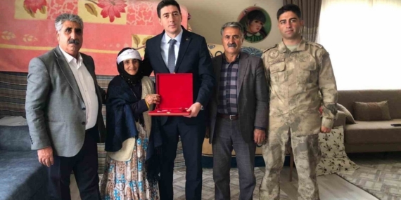 Kaymakam Erdoğan’dan şehit ailesine ziyaret