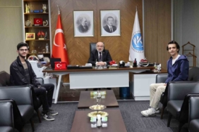 KAYÜ’nün başarılı öğrencilerinden Rektör Karamustafa’ya ziyaret
