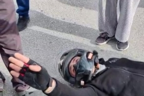 Kazada yaralandı, çarpıştığı aracın sürücüsü ve çocuğunun korktuğunu görünce kendi acısını bir kenara attı