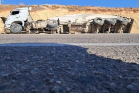 Kilis’te kamyon, tır ve beton mikseri çarpıştı