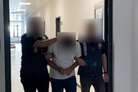 Kimlik bilgilerini çaldıkları vatandaşlar adına sahte kredi kartı çıkaran 2 şüpheli tutuklandı