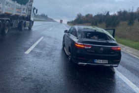 Kırklareli’nde şiddetli yağış, otomobil tıra çarptı