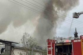 Kocaeli’de mutfak tezgahları üretim tesisinde korkutan yangın