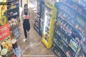 Kontrolden çıkan cip şarküteriye daldı: Kıl payı kurtuluş kamerada