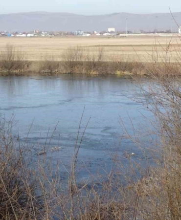 Kura Nehri’nin yüzeyi dondu