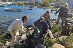 Kurucaşile’de 2 saatte 30 poşet çöp toplandı