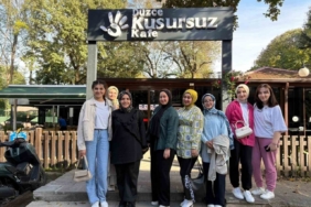 Kusursuz kafe çalışanlarıyla uno oynadılar