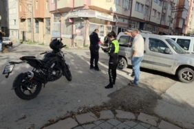 Kütahya’da hafif ticari araç ile motosiklet çarpıştı: 1 yaralı