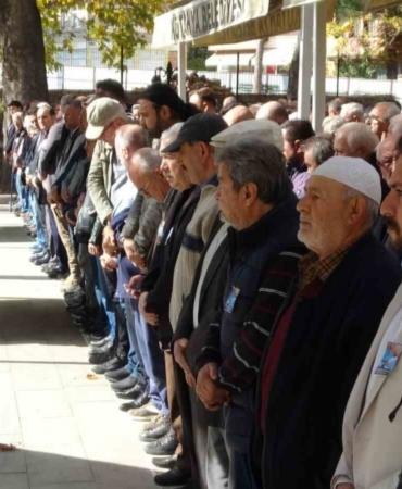Kütahyalı UNESCO’nun "Yaşayan İnsan Hazinesi" Hamza Üstünkaya son yolculuğuna uğurlandı