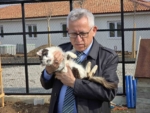Makamında kedi besleyen Başkan Arslan, hayvan dostu projeleriyle de örnek oluyor