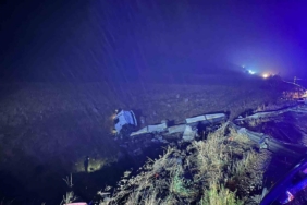 Malatya’da şarampole devrilen çekicinin sürücüsü hayatını kaybetti