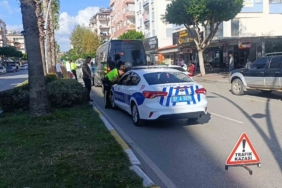 Manavgat’ta 3 aracın karıştığı zincirleme kazada 1 kişi yaralandı