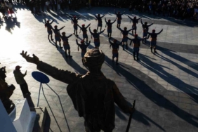 Manisa’da 100 öğretmen "Eğitim Yüzyılı" kapsamında halk dansı gösterisi sundu