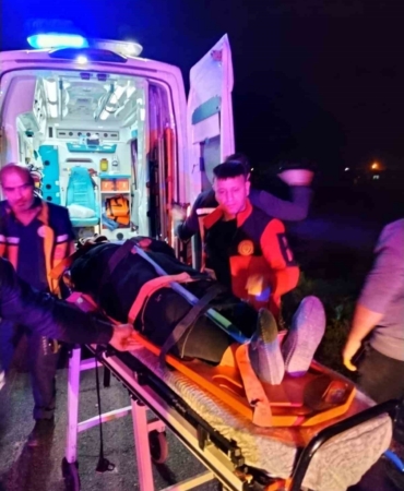 Mardin’de devrilen otomobildeki 3 kişi yaralandı